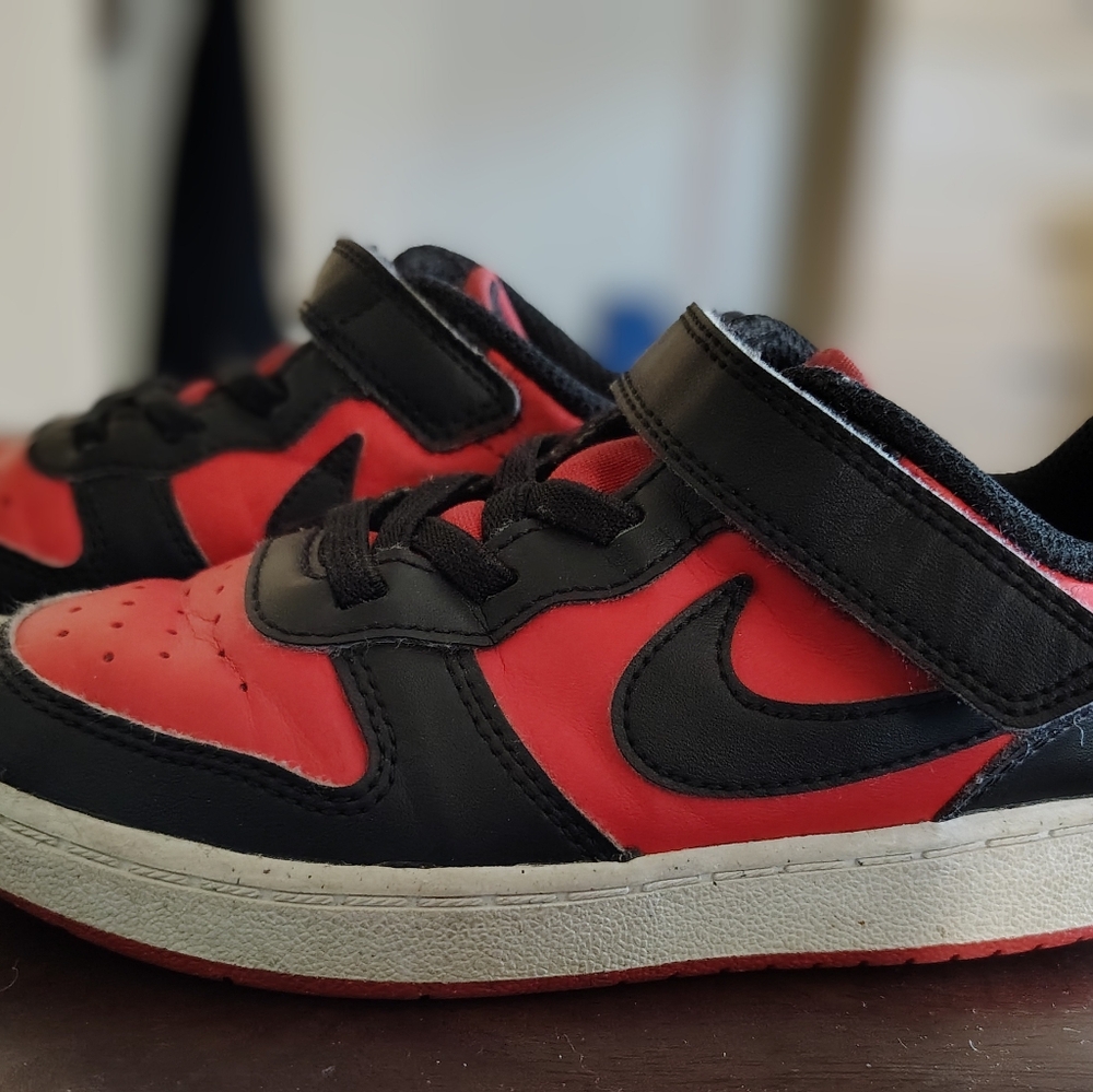 Nike Kids Court Borough Size 10c - University Black/Red/White Sneakers